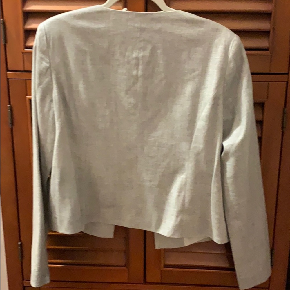 Suit - Picture 4 of 5